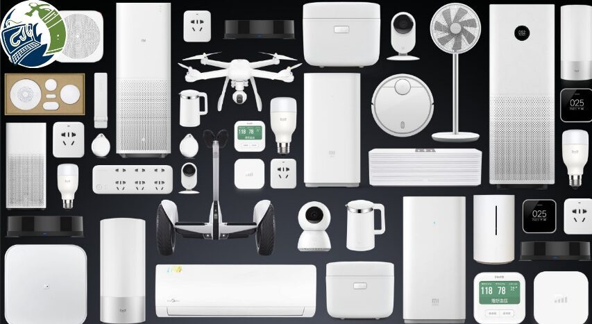 Colección de dispositivos para el hogar inteligente y domótica de Xiaomi y Redmi en color blanco, incluyendo purificador de aire, robot aspirador, cámara de seguridad y dron sobre fondo negro. xiaomi